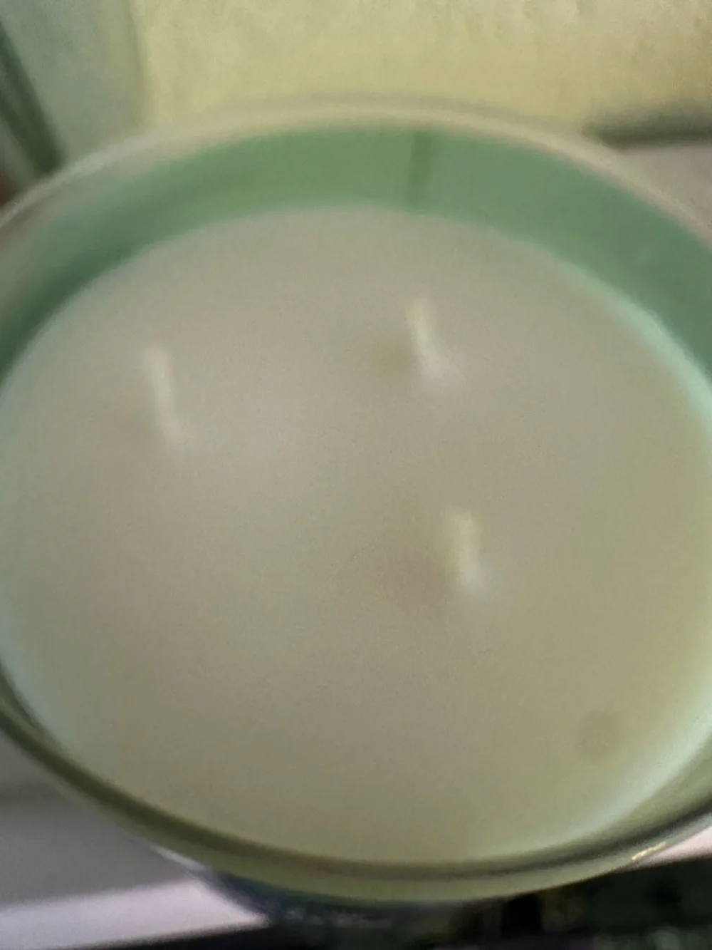 Bath & Body Works Emily in Paris Macaron Cloud 3-Wick Candles HTF - Picture 3 of 4